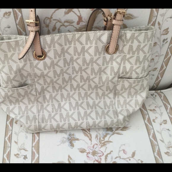 Women’s MICHAEL Kors Signature Tote Bag - Picture 8 of 8